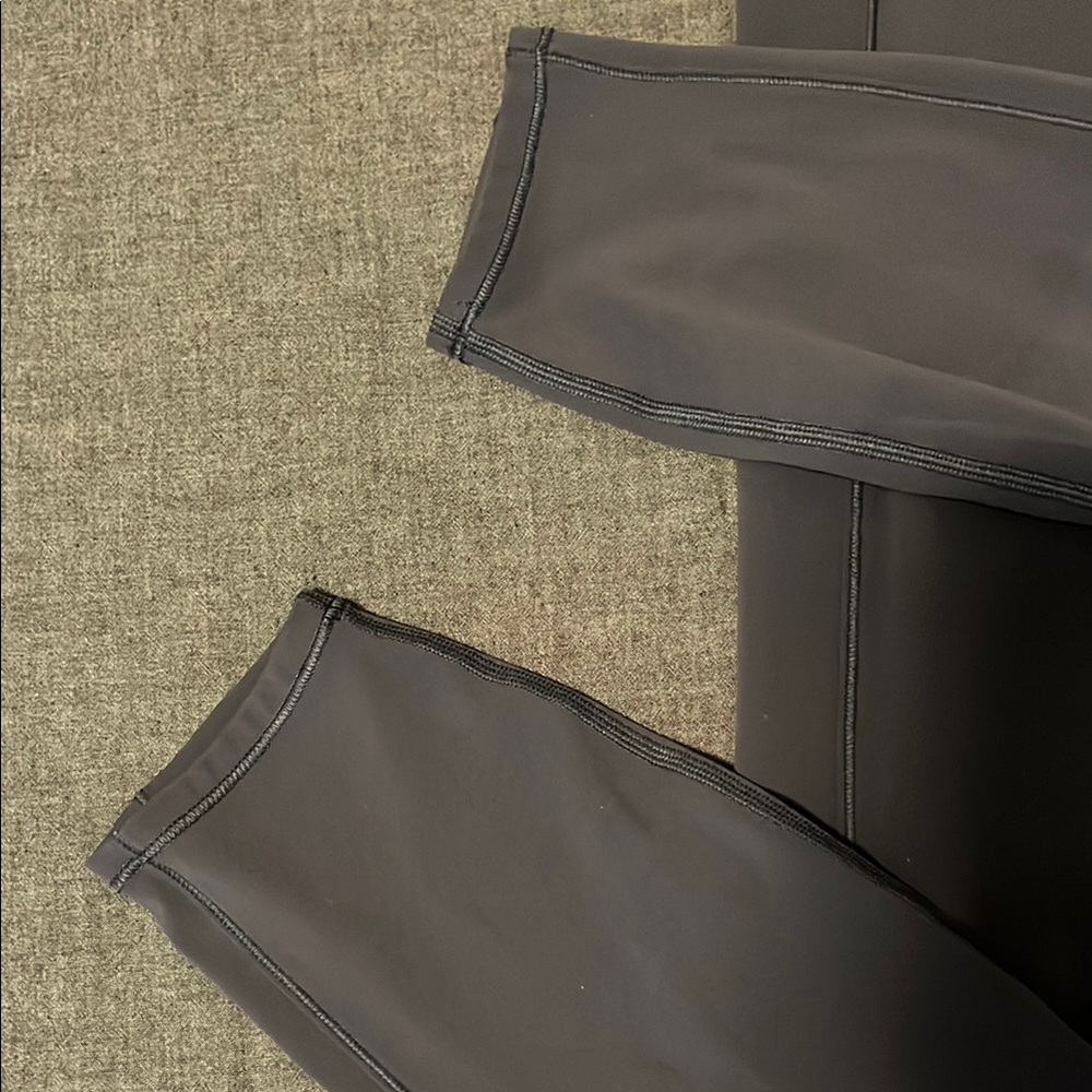 Vuori Grey Studio Pocket Leggings - Picture 6 of 9